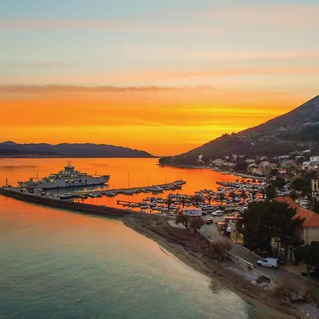 2 Bedroom Stunning In Lägenhet *