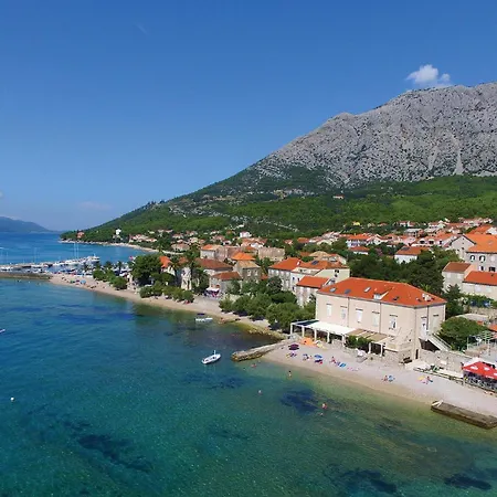 2 Bedroom Stunning In *