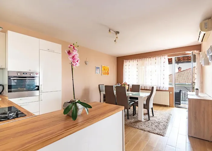 2 Bedroom Stunning In *