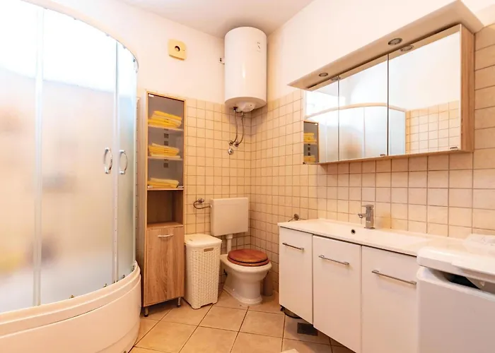 2 Bedroom Stunning In *
